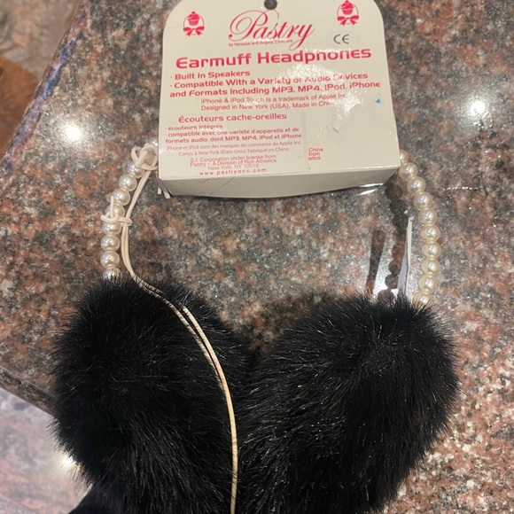 Earmuff headphones faux fur plays music - Picture 4 of 4